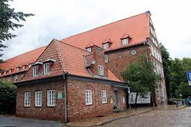 Nicht nur der denkmalgeschützte stadtkern mit seinen rund 1800 historischen gebäuden, auch die vielen kunstschätze und der größte europäische fährhafen. Lubeck Live Haus Der Kulturen Geplante Jubilaumsfeier Entfallt