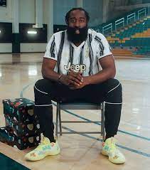 Meanwhile the brooklyn nets superstar james harden is a fan of paulo dybala who play for italian outfit juventus. Nba Star James Harden Wears Juventus Shirt As He Sends Message To Forward Paulo Dybala Daily Mail Online