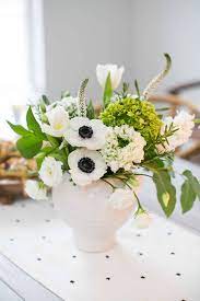 10 Modern Flower Arrangements You Can Diy The types of flower arrangements are nearly as diverse as the varieties of flowers available from a place flowers one color at a time at various heights to create visual depth. 10 modern flower arrangements you can diy