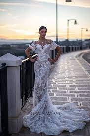 Gorgeous couple italian wedding in villa arese lucini. Nora Naviano Manuelle Bridal Gowns Mermaid Bridesmaid Dressing Gowns Amazing Wedding Dress