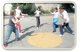 La rayuela es un juego tradicional conocido y jugado en la mayoría de países del mundo. Juegos Tradicionales Pagina Web De Efedixaxor