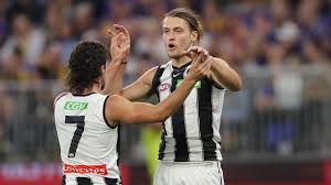 Collingwood's resident hairdresser darcy moore gives his new teammate caleb poulter a fresh new look. Jeremy Howe And Jordan De Goey Breach Match Day Regulations By Using Their Mobile Phones Herald Sun