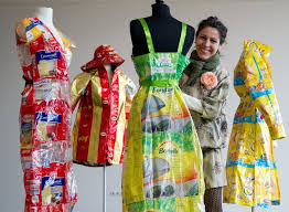 Hast du schon von kleidung gehört, die aus dem plastikmüll aus dem meer hergestellt wird? Werbetute Kleidung Modestil Upcycling Kleidung