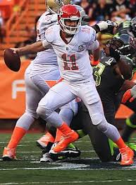 Quarterback alex smith, who completed an inspiring comeback in 2020 after a devastating leg injury, announced his retirement from the nfl on monday. Alex Smith Wikipedia