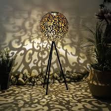 Das kriegen wir hin, und zwar mit unseren solarleuchten für den garten. Etc Shop Led Dekolicht Solar Stehleuchte Garten Solar Kugel Antik 29 Cm Solarlampen Fur Aussen Orientalisch Silber Antik 3 Bein Lichteffekt 1x Led 3000k Dxh 29x80 Cm Online Kaufen Otto