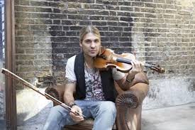Er mag berlins bodenständigkeit, galt einst als begabtester violinist seiner generation und interpretiert jetzt popsongs auf der geige. David Garrett Live In Berlin Kpbs