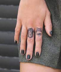 1000 Idees Sur Le Theme Tatouage De Petit Elephant Sur Pinterest Finger Tattoos Thumb Tattoos Tattoos