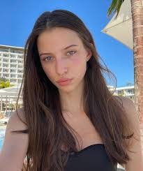 Laura Taft's Instagram, Twitter & Facebook