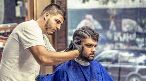 Penasaran apa saja model rambut pendek pria terbaru yang bisa kamu pilih dan sesuaikan dengan bentuk wajah? Memilih Model Rambut Pendek Pria Yang Cocok Dengan Bentuk Wajah