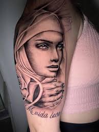 The heart used to be a heart wearing headphones which represented a quote, listen to your heart but it was covered up after the singer departed from the boy band. Louis Tattoo Startseite Facebook