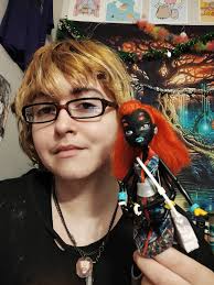 What is a Monster High Caboodle??? It's not coffin bean because there's a  different tag for that. Update: It's the Goreganizer just with a weird name  😂