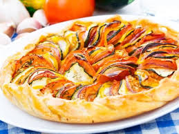 Quiche A La Ratatouille Et Aux Petits Lardons Recette Recette Quiche Tarte Aux Legumes Ratatouille
