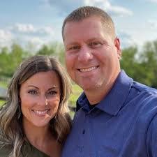 Kari Pennington's Instagram, Twitter & Facebook