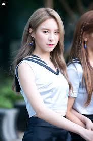 Elkie is a member of clc (crystal clear). Visual Battle Clc Elkie Vs Loona Hyunjin Allkpop Forums