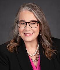 Donna Clune's Instagram, Twitter & Facebook