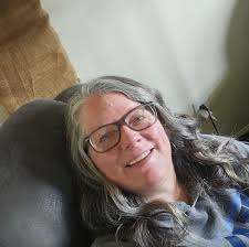 What is the best motel with a hot tub, pool, and continental breakfast in  Gatlinburg?