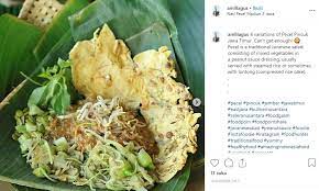 Pecel (beberapa daerah melafalkannya pecal) adalah makanan yang menggunakan bumbu sambal kacang sebagai bahan utamanya yang dicampur. Warung Sego Pecel Mbok Sarti Banyuwangi Regency East Java Banyuwangi Merdeka Com Nasi Pecel Super Pedas Dan Rempeyek Ombo Milik Mbok Sarti Anggarabagian Depan Warung Mbok Yem Yang Terletak Di