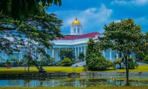 Bali sebagai salah satu tempat wisata terbaik milik indonesia ini memang dikenal memiliki ciri khas tersendiri, dari kebudayaan, tradisi, ritual sampai kebiasaan unik. 10 Gambar Istana Bogor Dibuka Untuk Umum Tiket Masuk Wisata Sejarah Misteri Angker Tempo Dulu Jejakpiknik Com