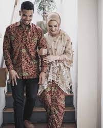 Baju tunangan couple modern hijab. Model Baju Batik Couple Buat Tunangan Pakaian Pasangan Model Pakaian Baru Pakaian Wanita