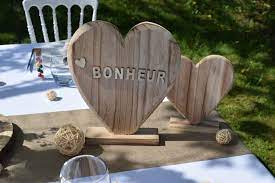 objet decoratif cœur en bois a poser et personnalisable grace aux lettres chiffres et motifs adhesifs coeur en bois deco coeur decoration