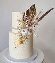 Tis The Season To Sparkle And Let Your Cakes Shine Bright The Macaroom Our Golden Spear Palms Modern Cake Toppers Wedding Cake Photos Wedding Cake Table