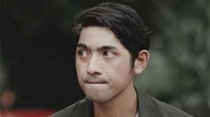 Dalam perannya itu, ia adalah seorang pengusaha muda. Arya Saloka Ungkap Soal Gaji Dari Ikatan Cinta