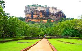 Image Result For Bus On Mountain Road Sri Lanka Green Landscape Landscape Wallpaper Green Nature