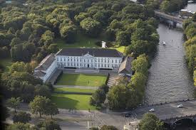Von 2006 bis 2009 sowie erneut vom 17. Www Bundespraesident De Der Bundesprasident Schloss Bellevue