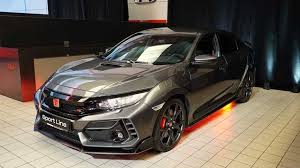 29 city / 35 hwy. Honda Civic Type R Sport Line Debuts With No Wing And More Comfort Honda Civic Type R Honda Type R Honda Civic