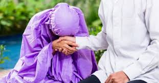 Hadits tentang suami yang baik. Mencium Tangan Suami Ini 10 Keutamaannya Menurut Islam