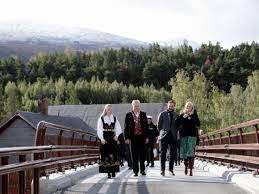 Jun 14, 2021 · og maten har elevane fått heilt gratis. Kronprinsparet I Skjak Det Norske Kongehus