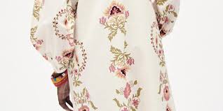 De todos los vestidos de nueva colección, hay uno que destaca por su versatilidad y de todos los nuevos vestidos camiseros que se compran. De Los 180 Vestidos Camiseros En Zara Nosotros Solo Queremos Uno