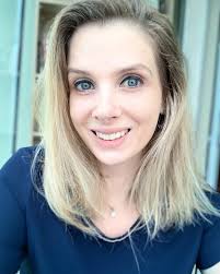 Sorriso de quem está qualificada para o título de Doutora. O textão que  escrevi, fica para outro momento. A verdade é que conciliar o lado  profissional com o materno, não é fácil