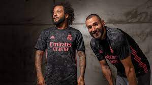 Traditionally, real madrid's away kits have almost always been blue, black or purple. Adidas Unveils Baroque Real Madrid Kit Printed With Azulejos Tile Patterns