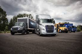 Daimler Goes After Tesla With Fully Electric Freightliner Trucks Carscoops Trucks Freightliner Trucks Electric Truck