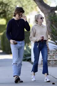Ovviamente hanno bissato nel 2019 alla prima della terza stagione di stranger things e lei ha sfoggiato un hair look anni 2000 con mega fermagli gioiello e maxi frangia, il. Joe Keery And Maika Monroe Stranger Things Joe Keery Beautiful Joe Maika Monroe