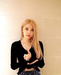Black pink members, including jisoo, jennie, rose, and lisa debuted under one of south korea biggest agencies, yg entertainment. Rose Blackpink Age Height Parents Bio Songs Sister Birthday Family Boyfriend Net Worth