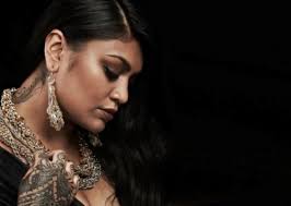 Interview: Aaradhna Talks "Brown Girl," Putting Yourself First & Taking On  The World • Howl & Echoes