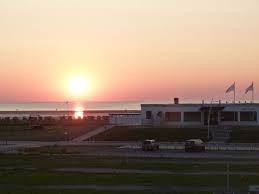 Am morgen stehen sie früh auf, obwohl es normalerweise noch sehr kalt ist. Romantische Sonnenuntergange An Der Nordsee Idyllische Abende Am Meer