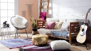 El equilibrio entre elementos originales combinando la tendencia barroca de lo bohemio con la comodidad de lo hippie más chic. Claves Del Estilo De Decoracion Boho
