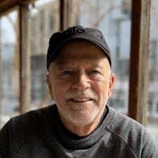 Can I make a train from Toulouse airport to Lourdes at 9:33 am after  arriving at 8:45 am?