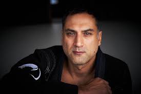 Becoming the Black Belt: One Man's Journey In Brazilian Jiu Jitsu (The  Warrior's Way): Dean, Roy, Gregoriades, Nic: 9781530451913: Amazon.com:  Books