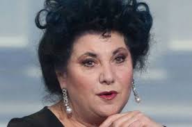 Marisa laurito, bravissima attrice di teatro e di televisione ha settant'anni e ha voglia, come ha dichiarato lei stessa in una lunga intervista concessa al settimanale oggi di vivere con leggerezza. Marisa Laurito La Drammatica Morte Della Mamma Era Giovanissima
