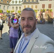 What are some stroller-friendly walking tours and dinner recommendations in  Quebec City for a family with young kids and a grandparent?