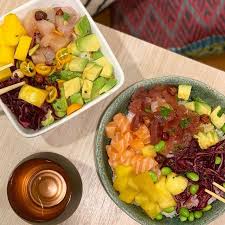 Vous Etes Plutot Mahi Mahi Ou Saumon Pour Votre Poke Bowl Cotesushi Nikkeiisthenewfood Lydiagasperoni Food Cobb Salad Sushi