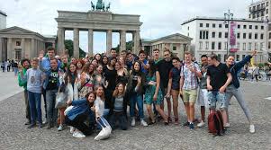 Berlin eyaleti'nin medyası hem berlin bölgesine hem almanya'nın geneline yayın yapar. Gls Westend Berlin Almanya