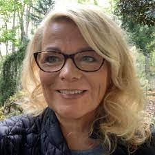 Karla Kent's Instagram, Twitter & Facebook