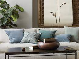 What size is best for grey couch pillows? 21 Stylish Throw Pillow Ideas For Grey Couches