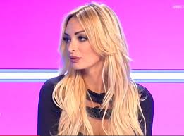 Elle s'offre un nouveau nez et de nouveaux seins pour ne plus avoir de complexes et ouvre un centre d'uv, sun story. Secret Story Emilie Nef Naf Ne Veux Plus Avoir De Nouvelles De Vanessa Voici