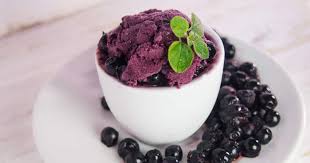 Recette De Yogourt Glace Aux Bleuets Zeste Recipe Food Sweets Desserts Desserts